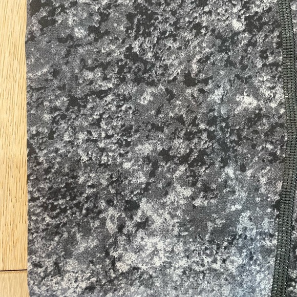 *Never Worn*. Grey and White Lululemon Leggings - Picture 2 of 3